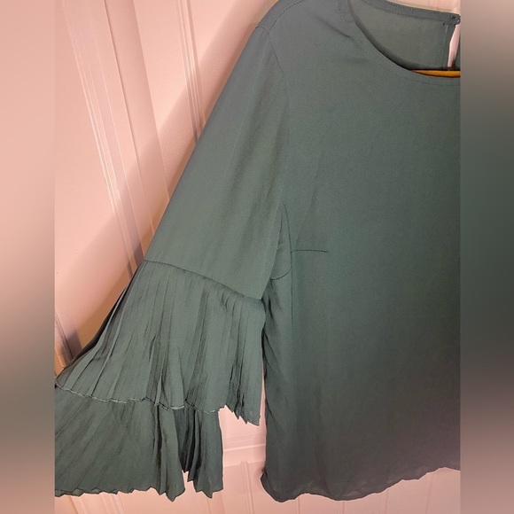 Carmen Marc Valvo Green Fringe Sleeve Blouse - Picture 6 of 6